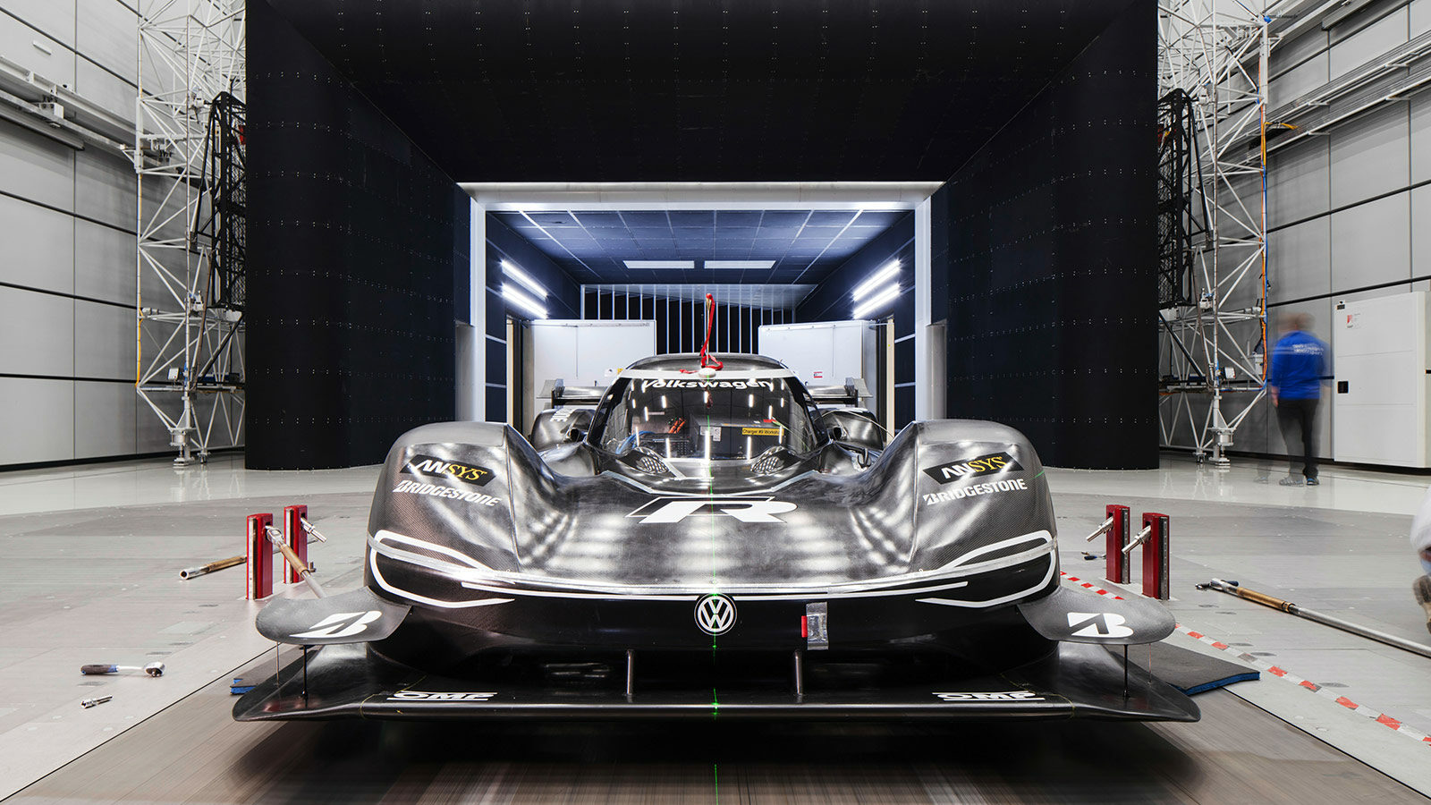 News: Volkswagen ID. R mit Formel-1-Technologie