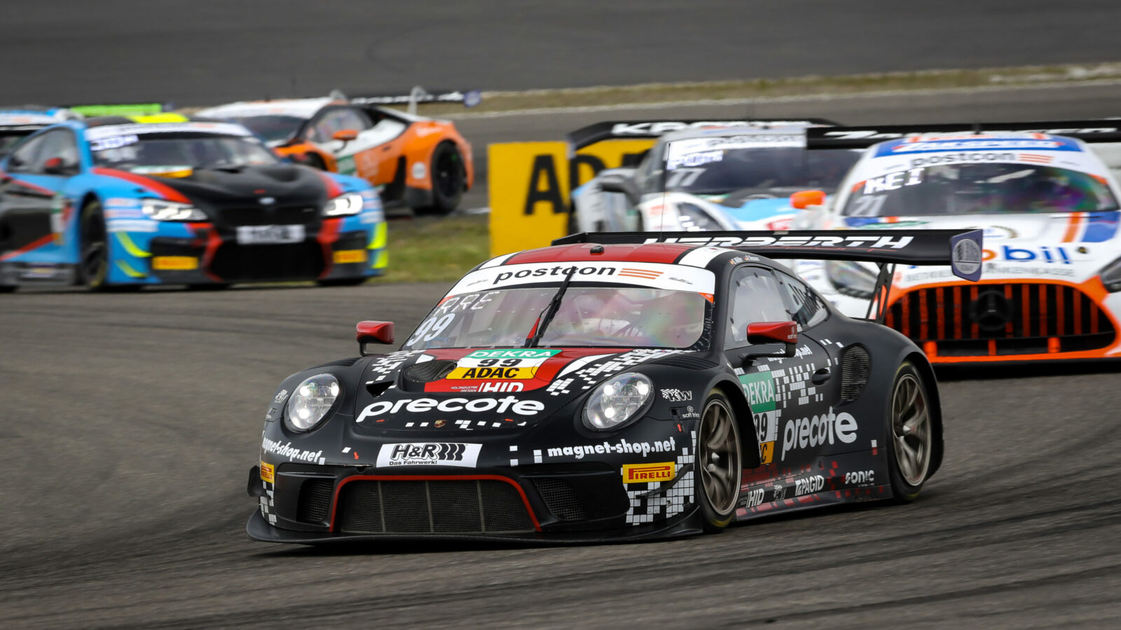ADAC GT Masters: Porsche-Doppelsieg im Sonntagsrennen auf dem Nürburgring
