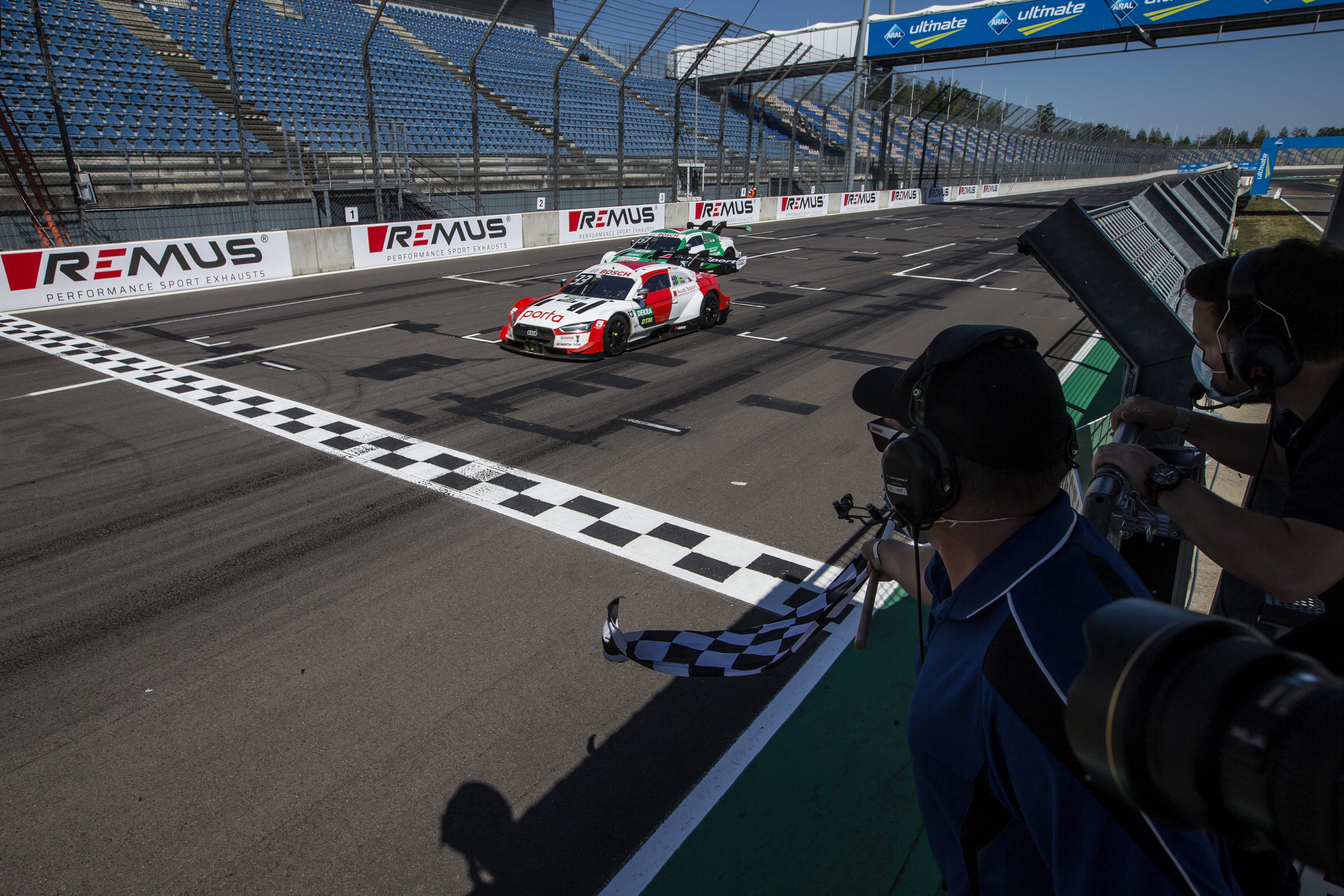 Finish line, 33 René Rast (GER, Audi Sport Team Rosberg, Audi RS 5 DTM), 51 Nico Müller (SUI, Audi Sport Team Abt Sportsline, Audi RS 5 DTM), 2020 DTM Lausitzring