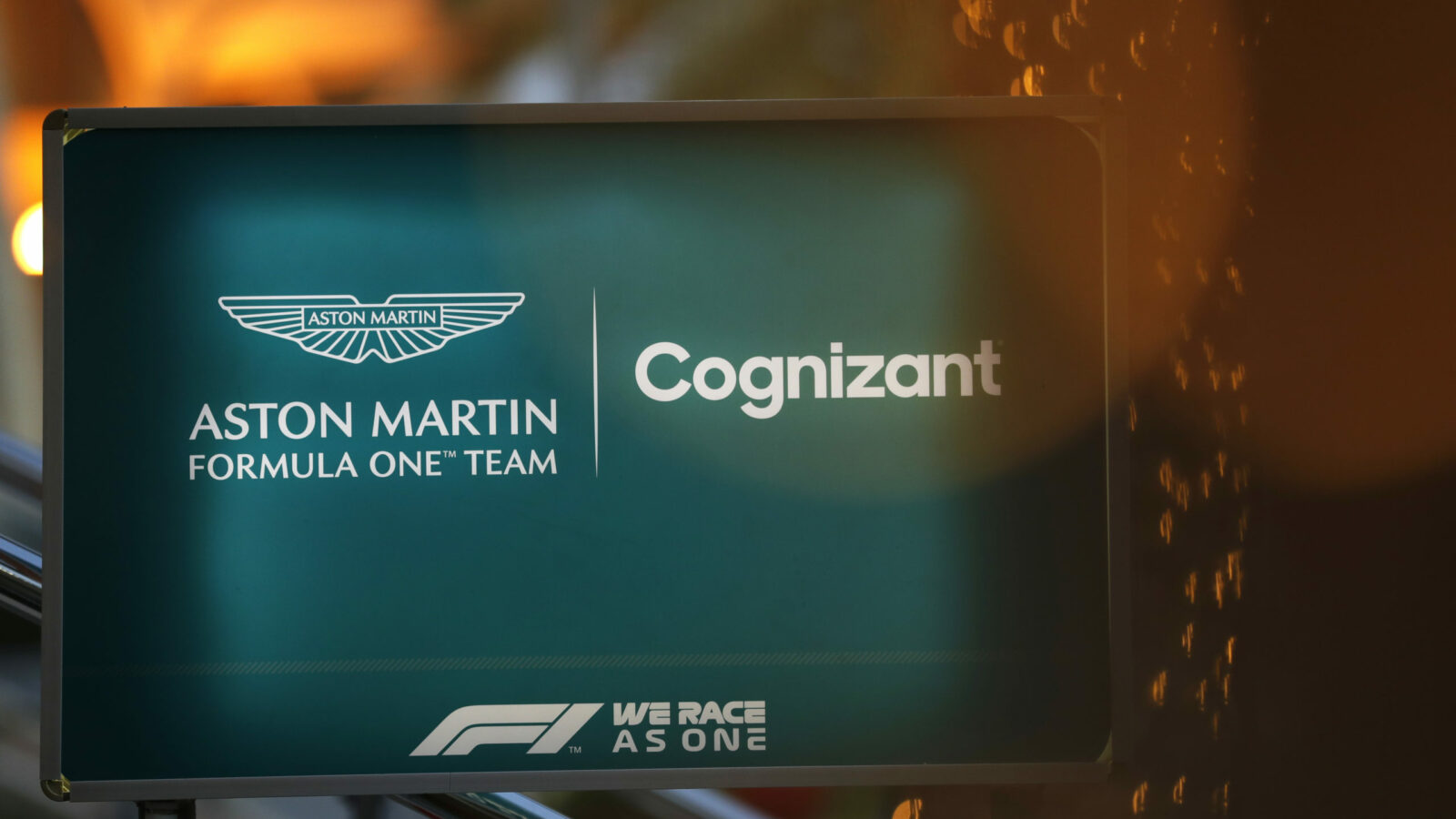 Formel-1: Zwei Aston Martin Mitarbeiter positiv auf Covid-19 getestet