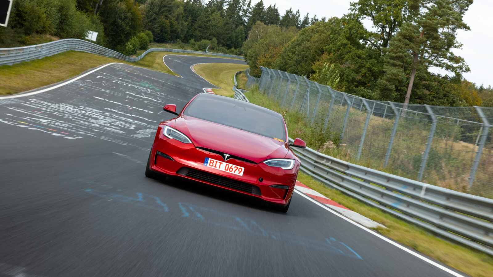 News: Tesla mit Nordschleifen-Rekord