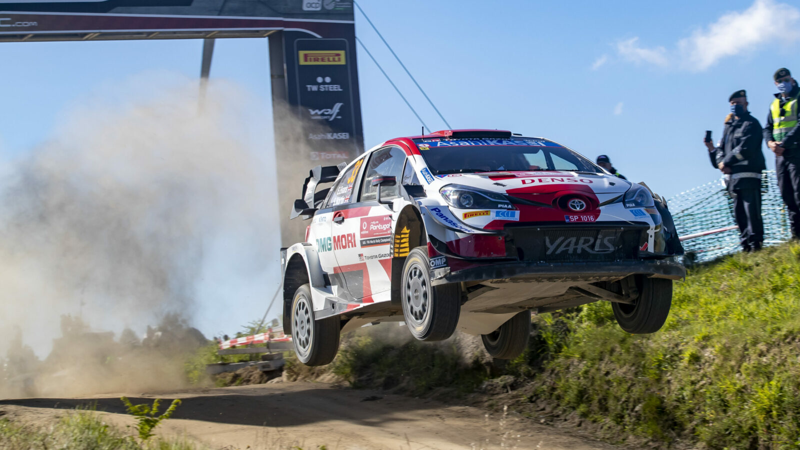 Evans wins Rally de Portugal