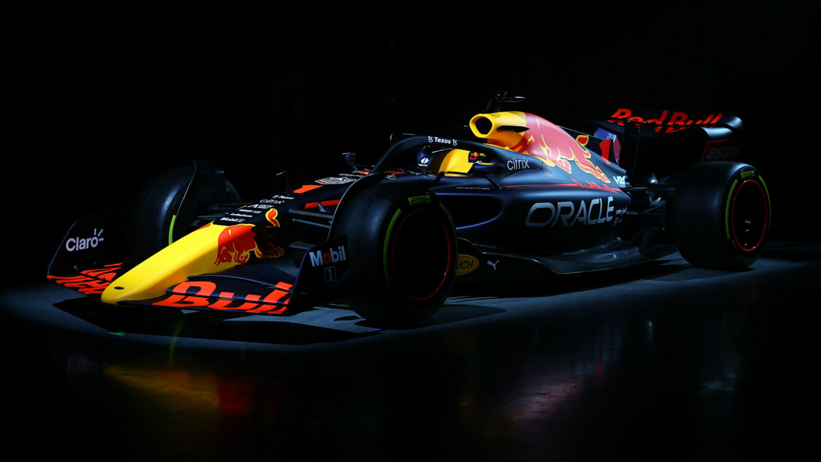 Red Bull presents car and title-sponsor
